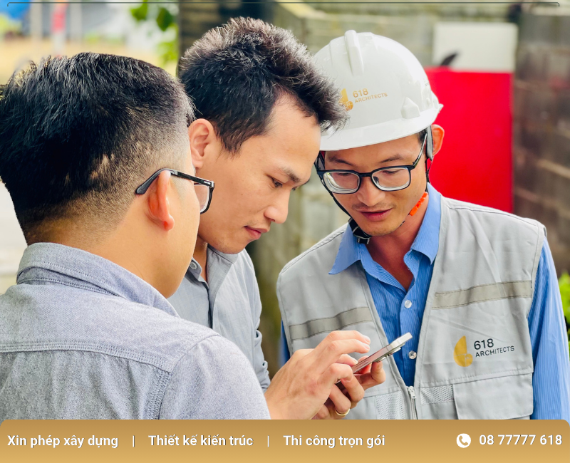 Kiểm tra thực tế công trình để đánh giá phương án cải tạo.