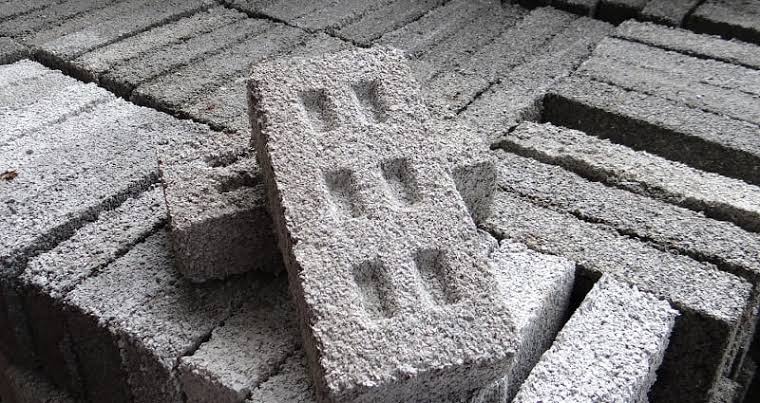 Giải pháp thay thế cho các bức tường thông thường, gạch là từ cao su và nhựa tái chế